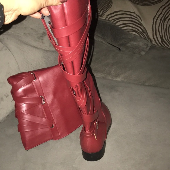 Sharp new high boots - Picture 2 of 5